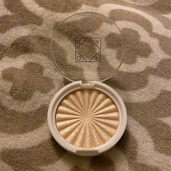 OFRA Cosmetics Highlighter - Picture 2 of 3